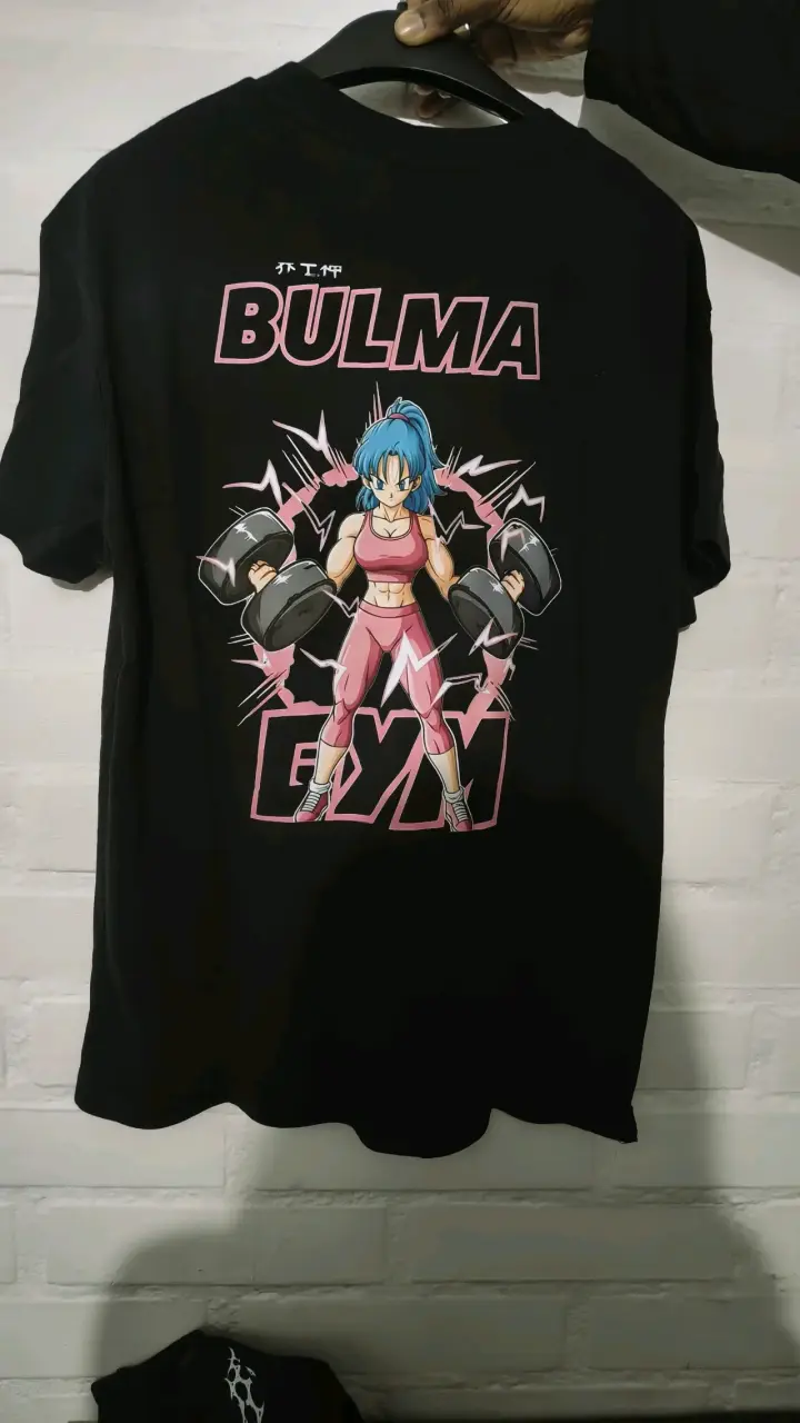 Polera negra con diseño Bulma Gym - 2