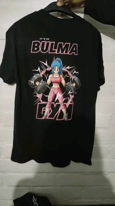 Polera negra con diseño Bulma Gym - miniatura 2