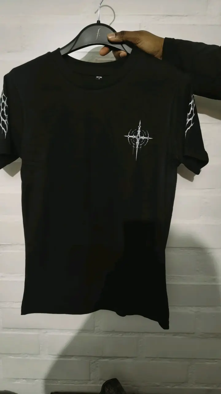 Polera negra con diseño Bulma Gym - 3