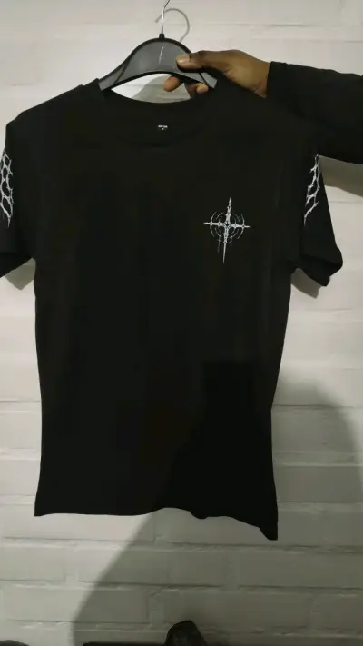 Polera negra con diseño Bulma Gym - miniatura 3