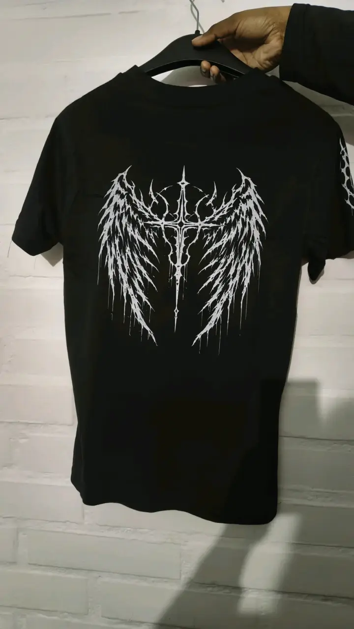 Polera negra con diseño Bulma Gym - 4
