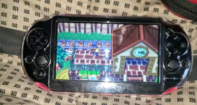 Consola portátil PS Vita Sony color rosa japonés - miniatura 3