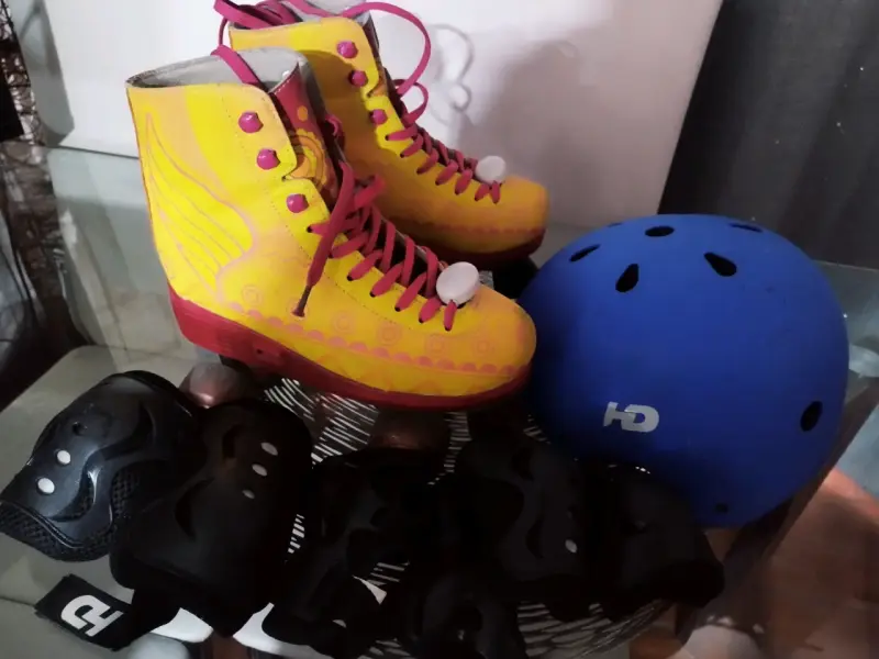 Set de patines con luces casco y protecciones