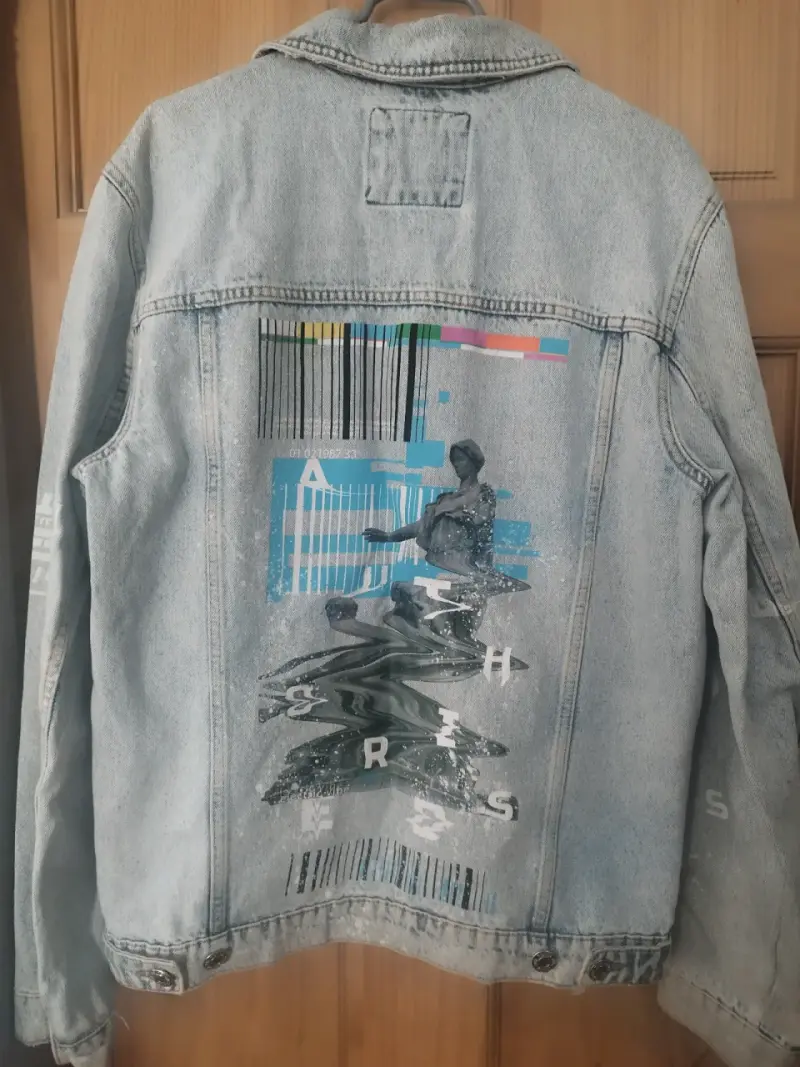 Chaqueta de mezclilla Zara con diseño gráfico - 2