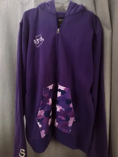 Polerón morado con capucha y diseño floral Stilflo - miniatura 1
