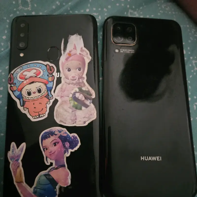 Dos teléfonos Huawei con cámaras traseras - 2
