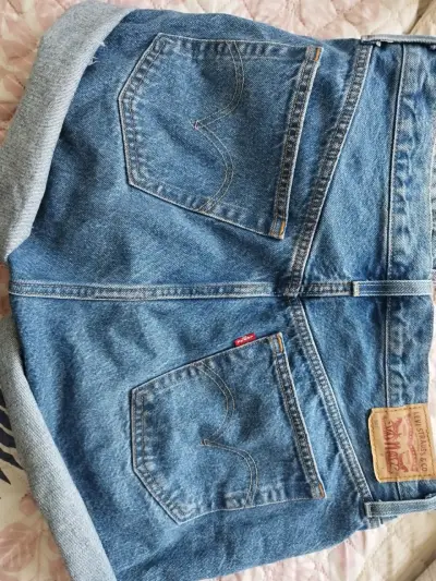 Shorts de mezclilla Levi's 501 para mujer - miniatura 1