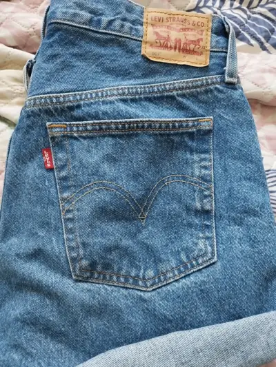Shorts de mezclilla Levi's 501 para mujer - miniatura 2