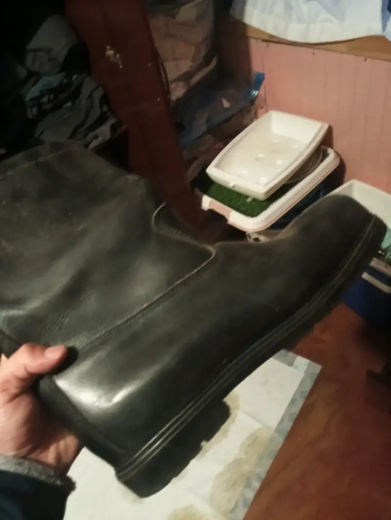 Botas de cuero negro para hombre en buen estado - 2