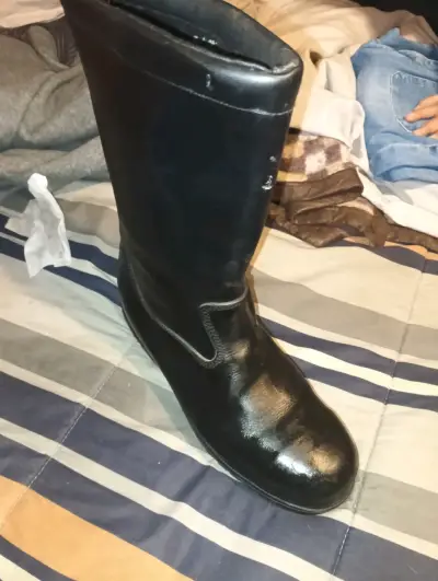 Botas de cuero negro para hombre en buen estado - miniatura 3
