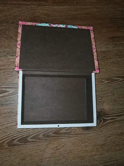 Caja decorativa con diseño de ave - miniatura 2