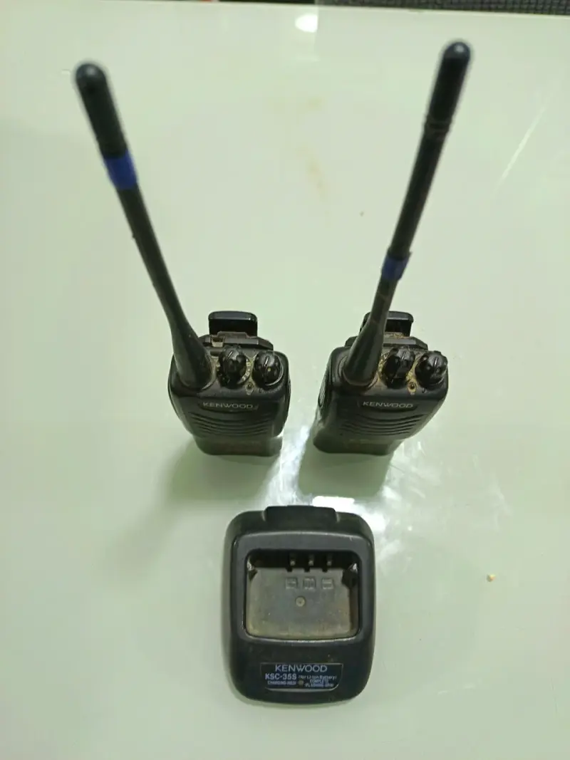 Radio VHF Kenwood TK-2000K con Cargador - 3