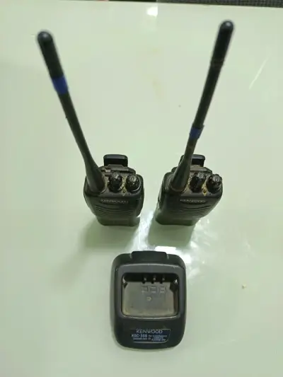 Radio VHF Kenwood TK-2000K con Cargador - miniatura 3