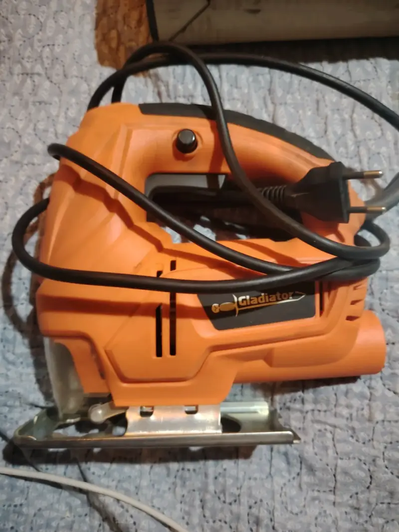 Sierra caladora Gladiator SK 455/1 con accesorios - 2