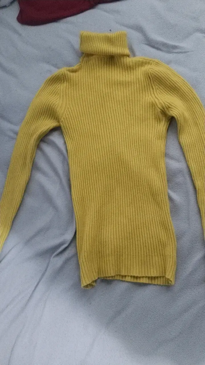 Suéter de cuello alto amarillo para mujer - 2