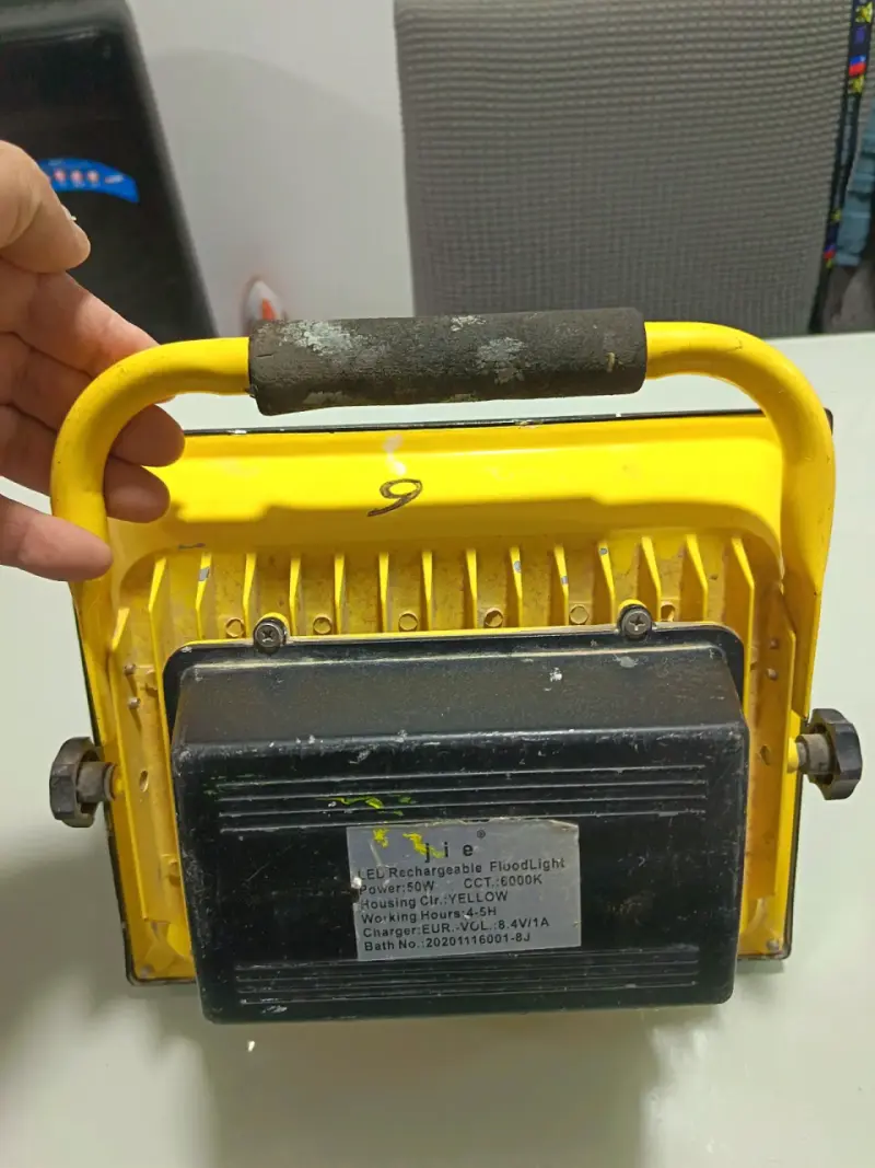 Reflector LED recargable amarillo 50W - 2