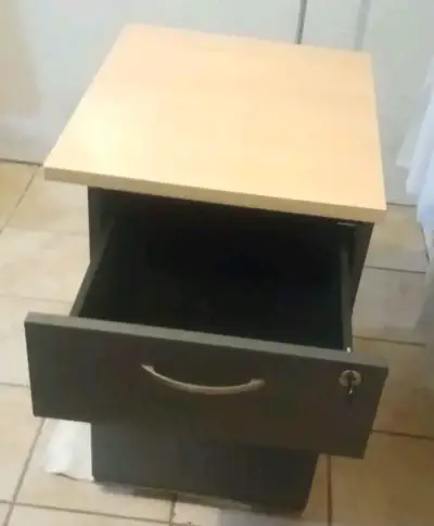 Cajonera de oficina con tres cajones con llave - miniatura 3