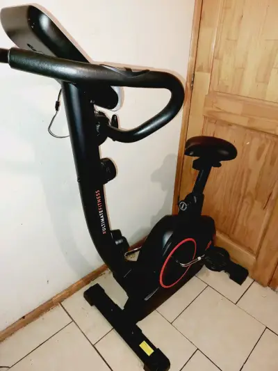 Bicicleta estática Ultimate Fitness con pantalla digital - miniatura 2