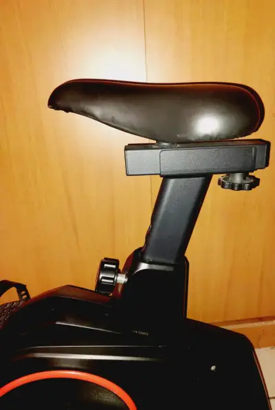 Bicicleta estática Ultimate Fitness con pantalla digital - miniatura 5