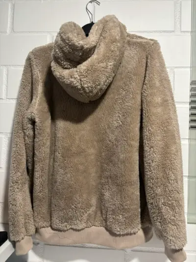 Chaqueta de felpa beige con capucha para mujer - miniatura 2