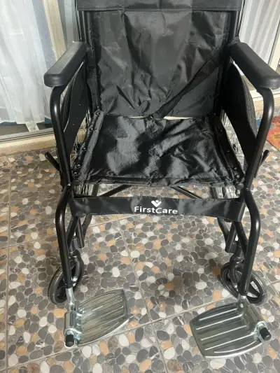 Silla de ruedas plegable FirstCare negra - miniatura 1