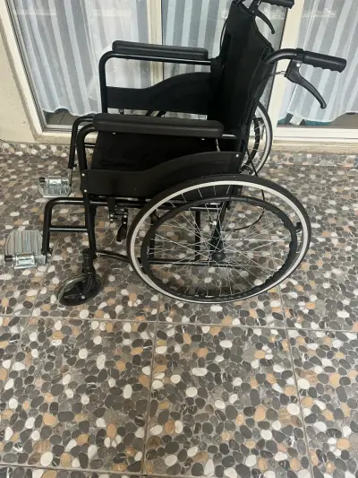 Silla de ruedas plegable FirstCare negra - miniatura 2