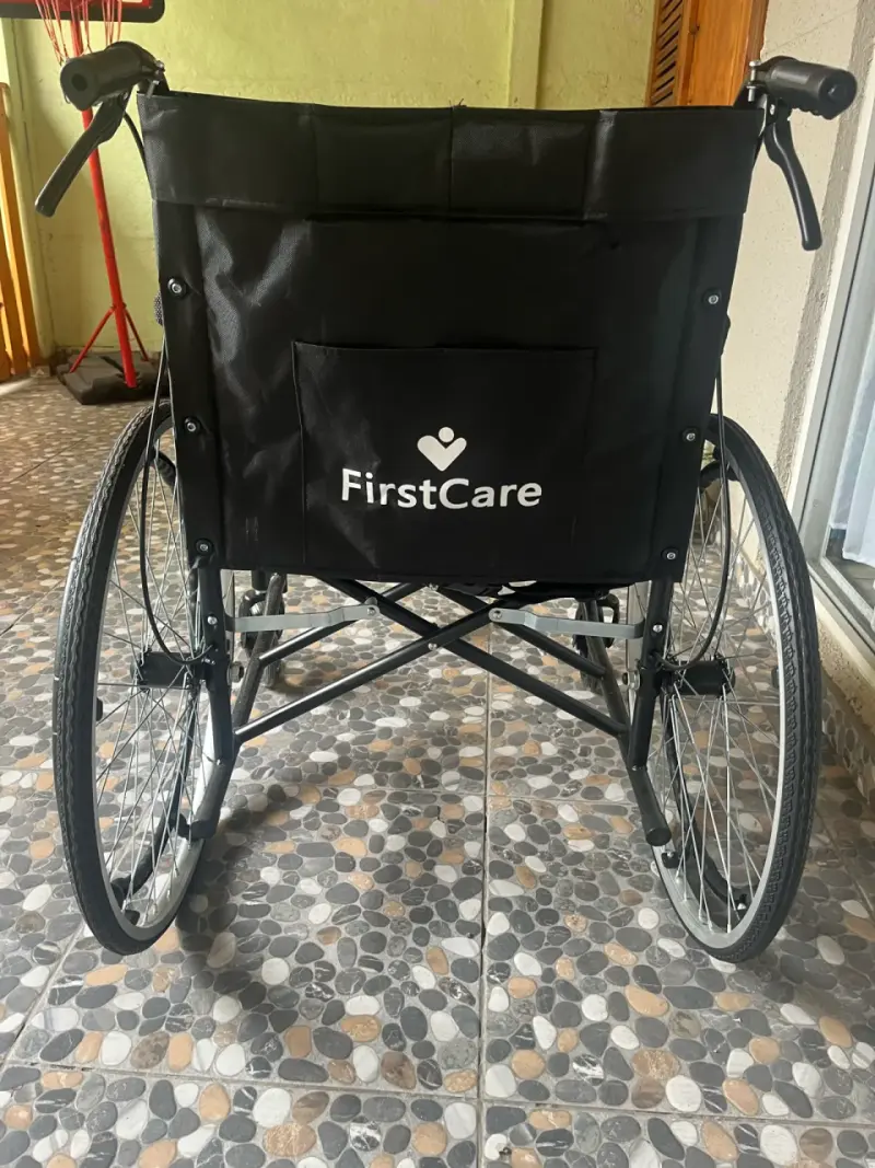 Silla de ruedas plegable FirstCare negra - 3