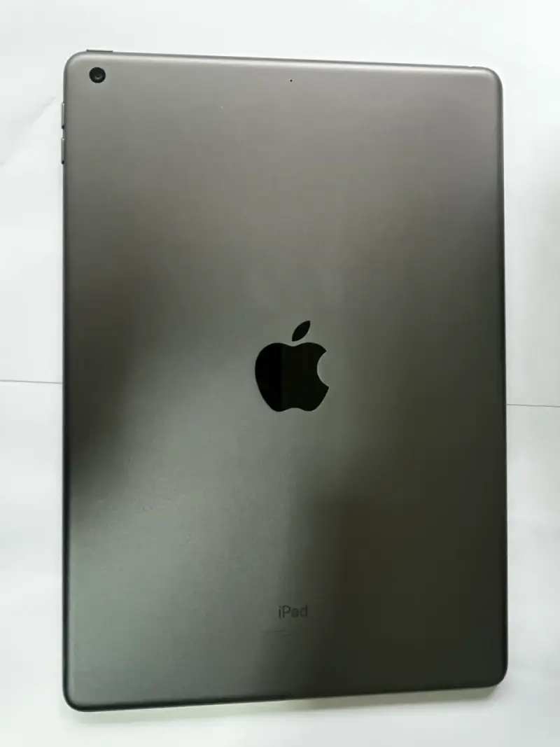 iPad de 10.2 pulgadas en buen estado - 2