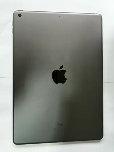 iPad de 10.2 pulgadas en buen estado - miniatura 2