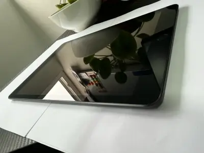 iPad de 10.2 pulgadas en buen estado - miniatura 5