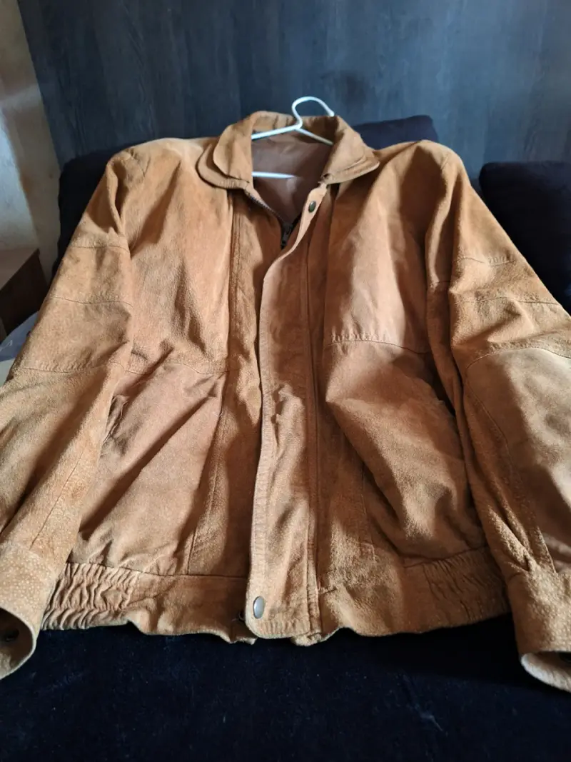 Chaqueta de gamuza marrón para hombre