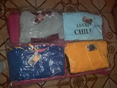 Conjunto de polerón y pantalón para niños en varios colores - miniatura 1
