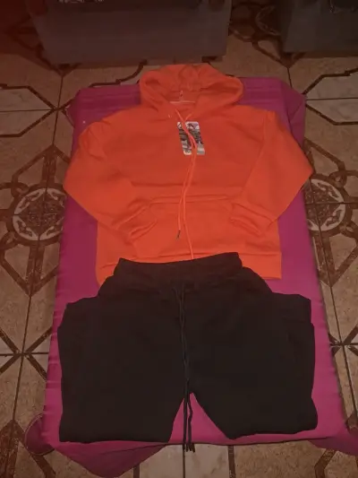 Conjunto de polerón y pantalón para niños en varios colores - miniatura 2