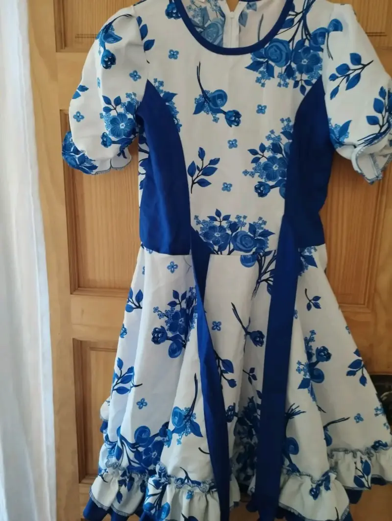 Vestido típico de niña ,floral talla 14 con falso