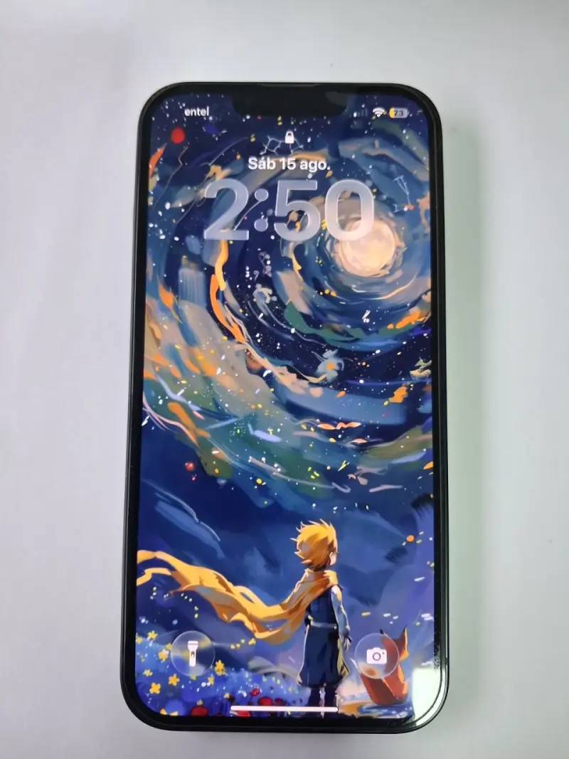 iPhone 13 128GB con fundas temáticas - 1