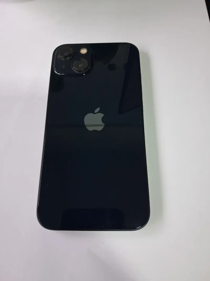 iPhone 13 128GB con fundas temáticas - 3