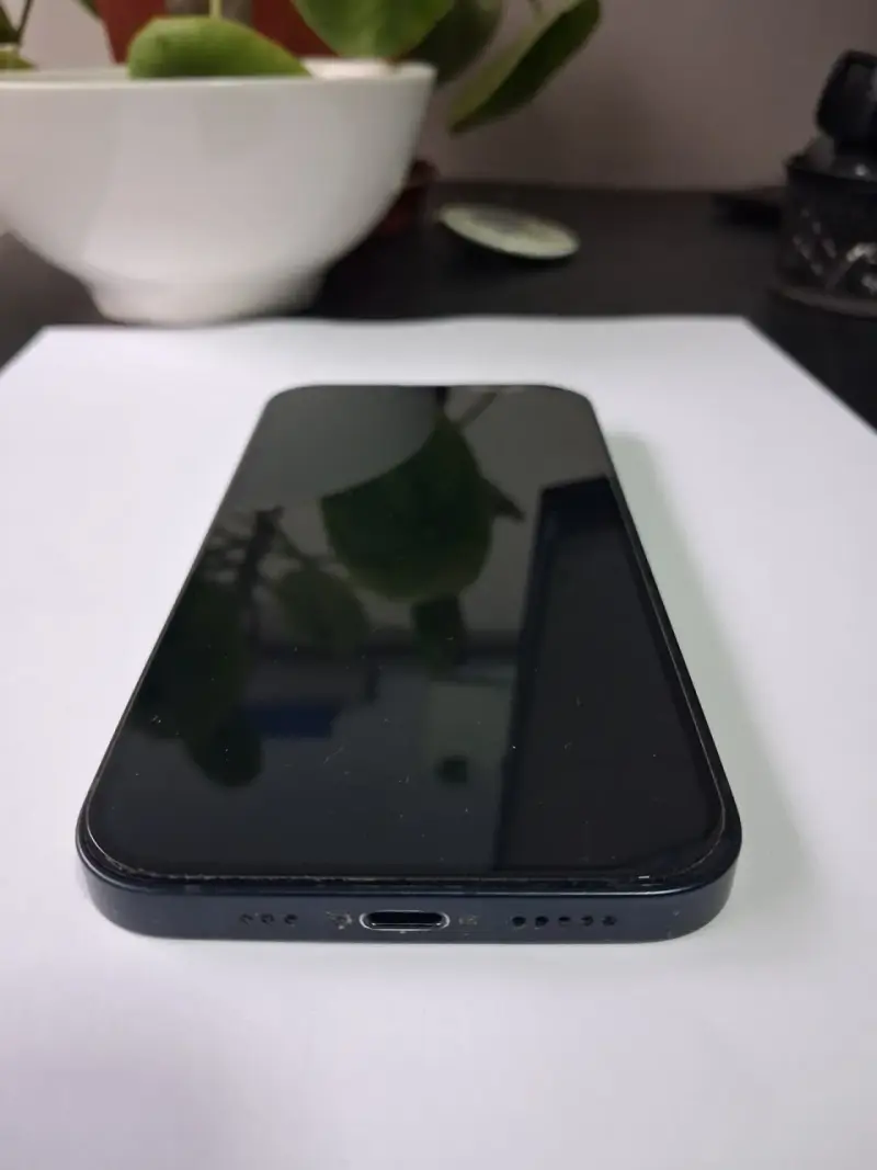 iPhone 13 128GB con fundas temáticas - 4