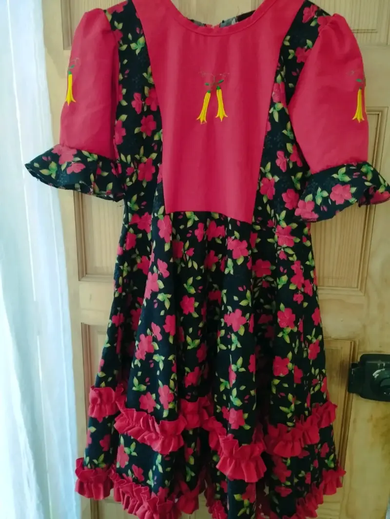 Traje típico floral tradicional para niña talla s