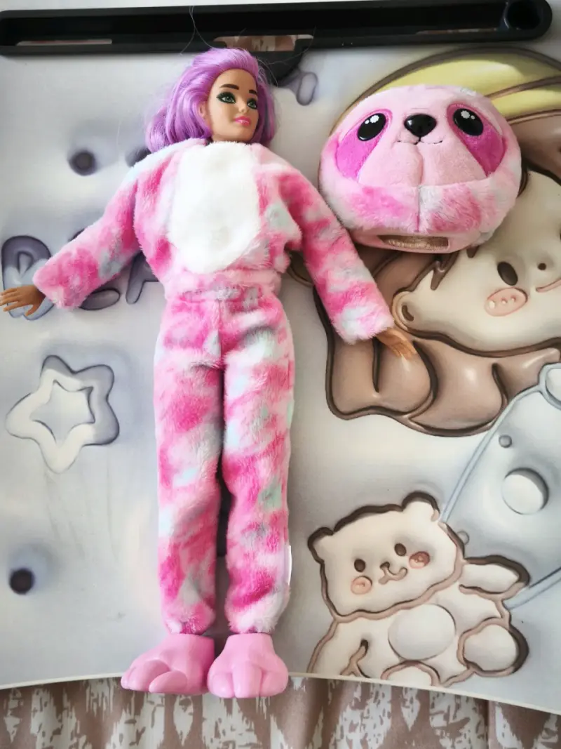 Muñeca con disfraz de conejo rosa - 4