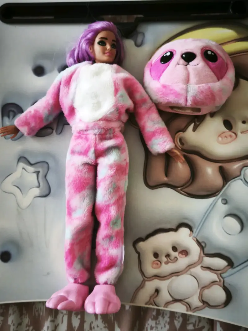 Muñeca con disfraz de conejo rosa - 5