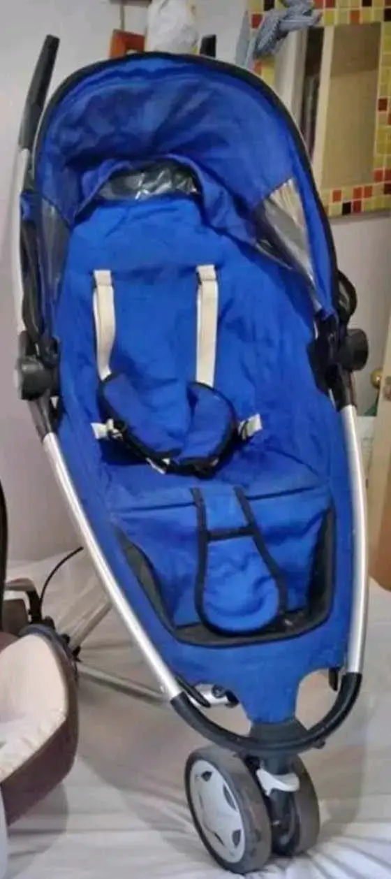Coche Quinny infanti,plegable en excelente estado