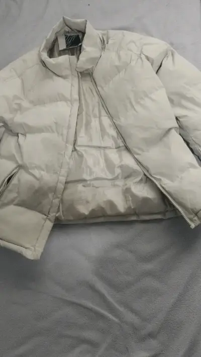 Chaqueta acolchada beige para invierno - miniatura 1