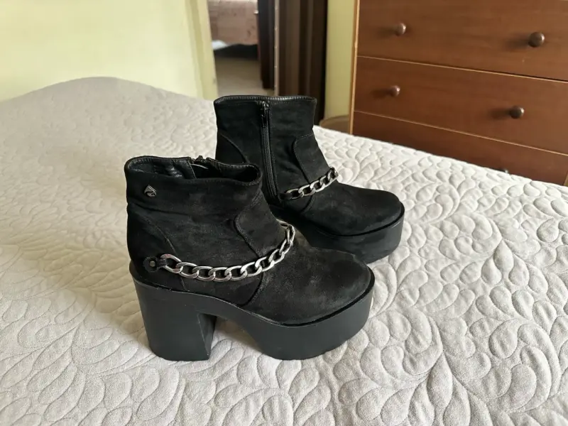 Botines de plataforma negros con cadena - 1