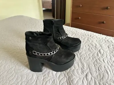Botines de plataforma negros con cadena - miniatura 1