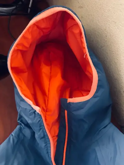 Chaqueta impermeable Columbia azul con capucha - miniatura 2