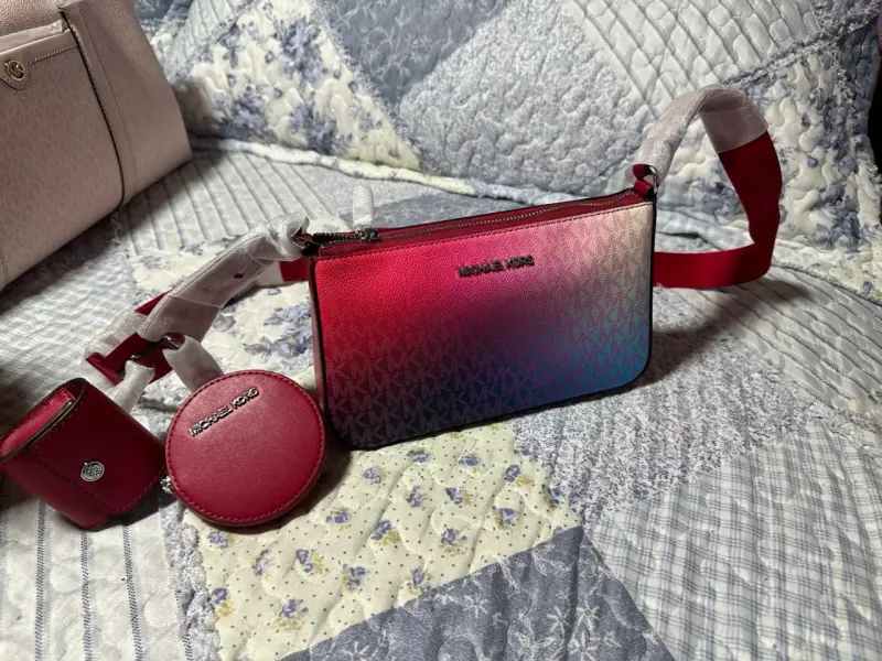 Cartera Michael Kors degradé con accesorios - 2