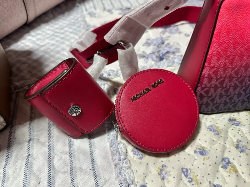 Cartera Michael Kors degradé con accesorios - 3