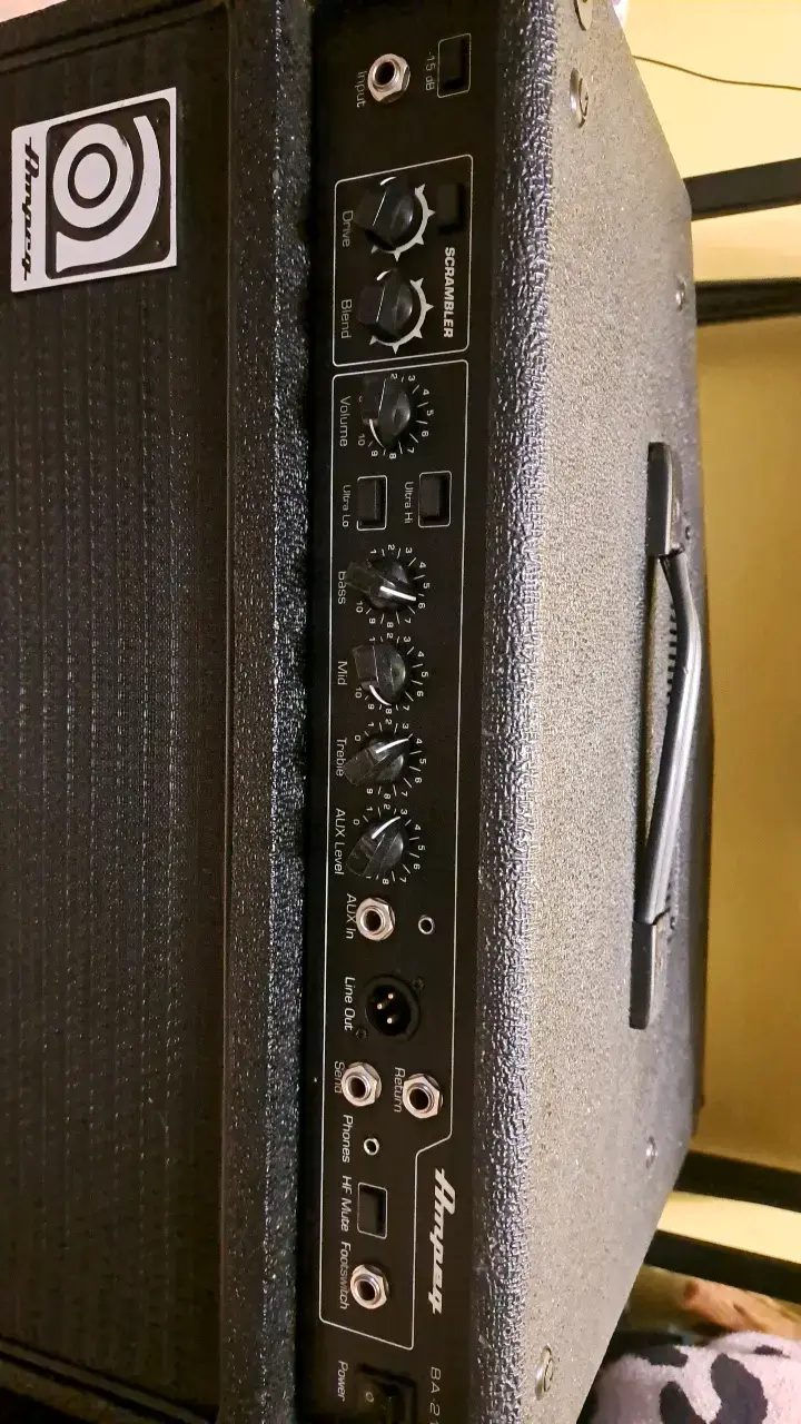 Amplificador de bajo Ampeg BA-112 - 3