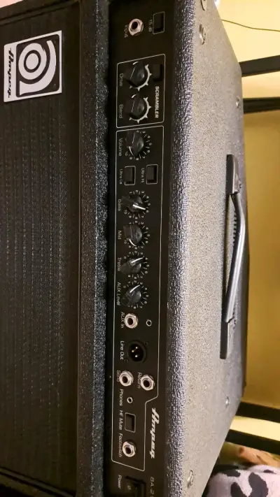 Amplificador de bajo Ampeg BA-112 - miniatura 3
