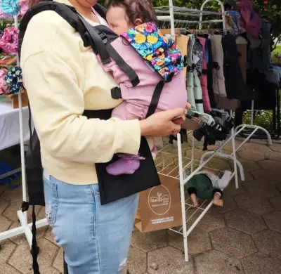 Mochila portabebé Manzanita Bebé con diseño floral - miniatura 5